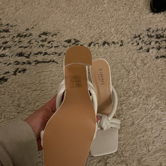 Simmi London white chunky square toe sandal, size 9. - Picture 2 of 3